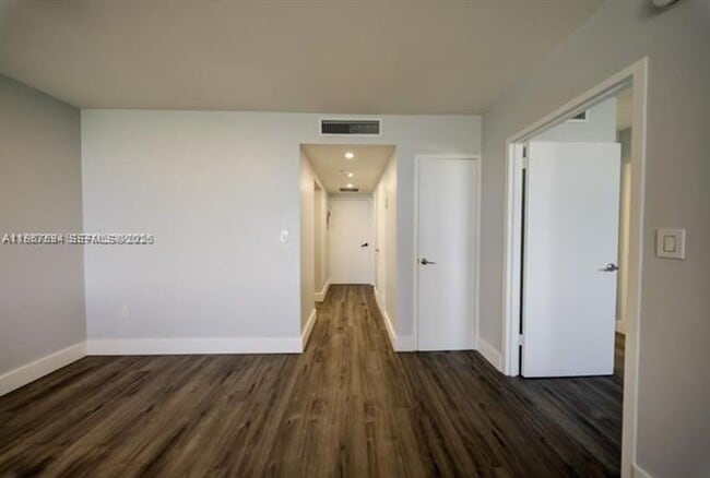 Building Photo - 2899 Collins Ave