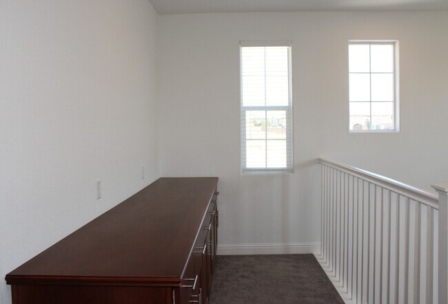 Building Photo - 1345 Orchid Ct