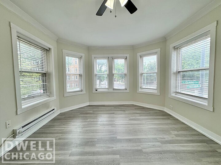 Building Photo - 4208 N Clark St