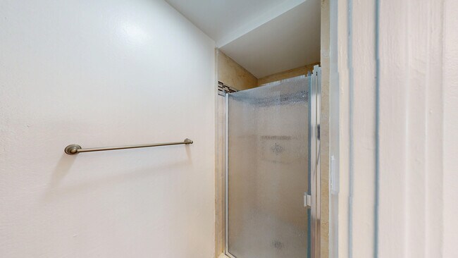 Building Photo - 1821 Lincoln Ave