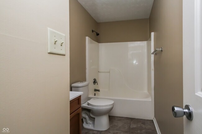 Building Photo - 3338 Montgomery Dr