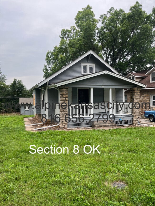 Building Photo - Updated Bungalow in Center District! Section 8 OK.