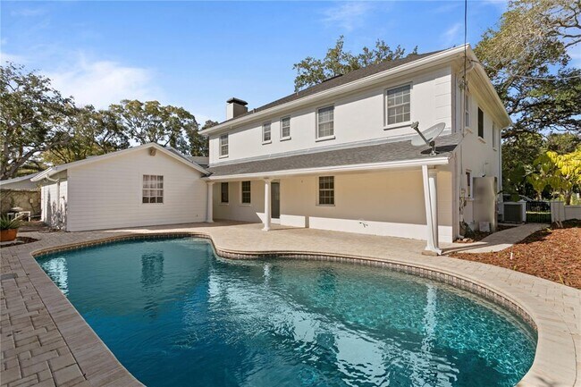 Building Photo - 4704 W Brookwood Dr