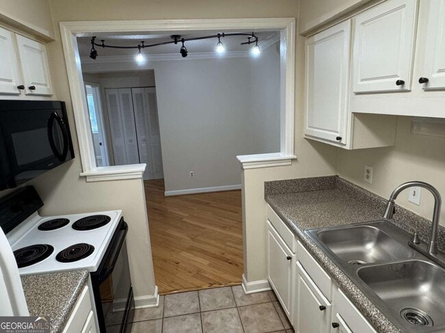 Building Photo - 5005 Wingate Way