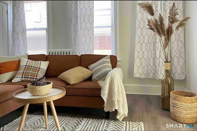 Building Photo - 178 Roosevelt St