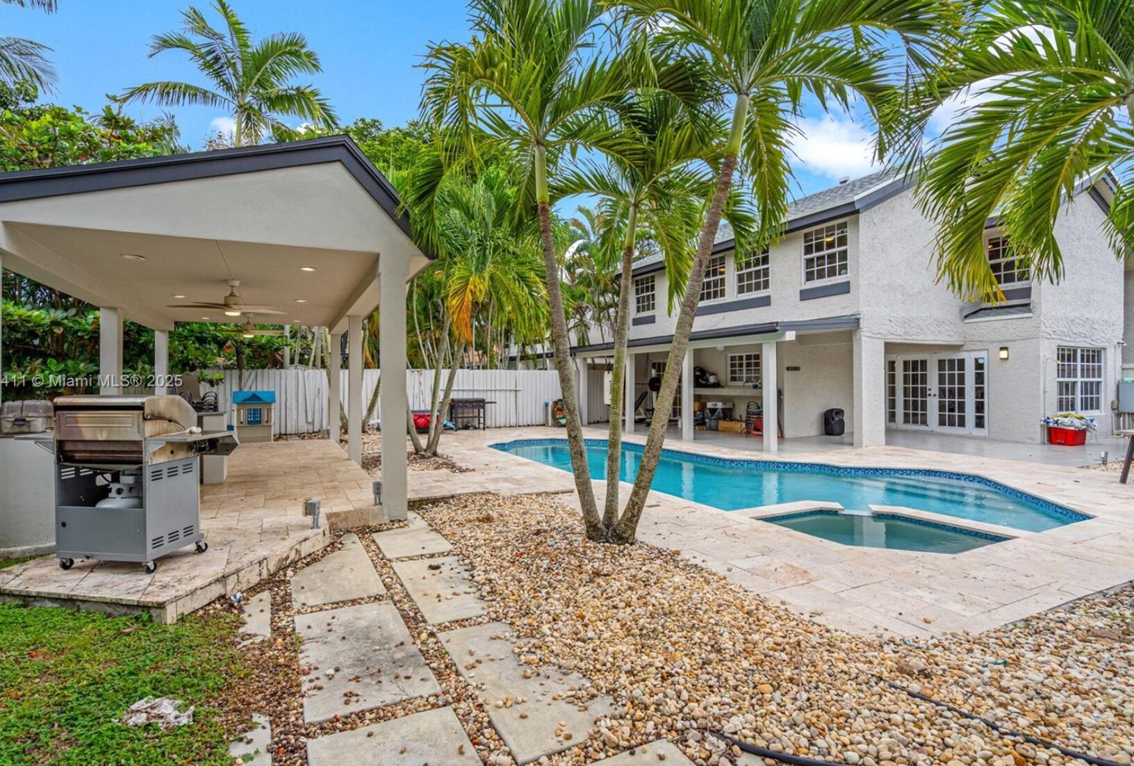 Building Photo - 8351 SW 39th Ct