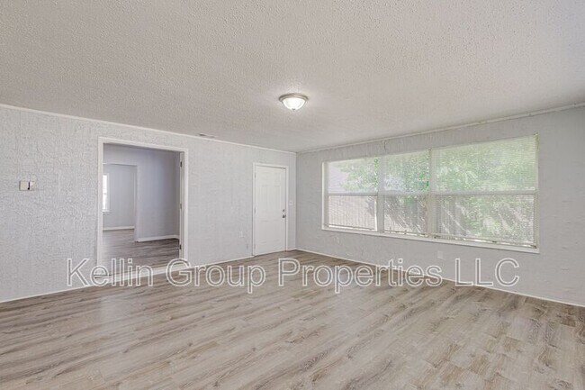 Building Photo - 875 19th Ave S