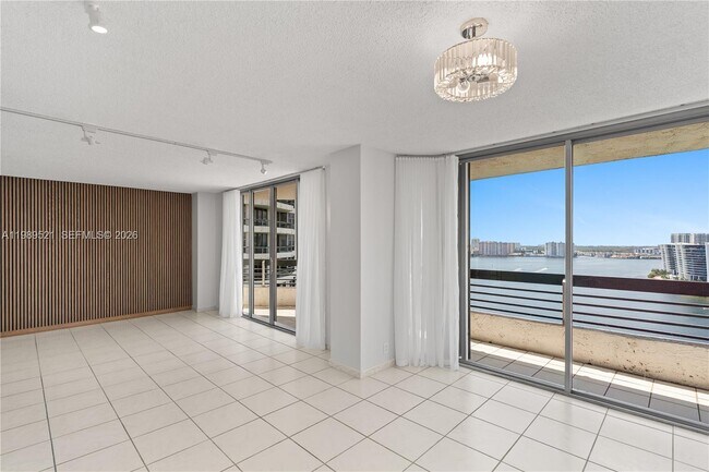 Building Photo - 19101 NE 36th Pl