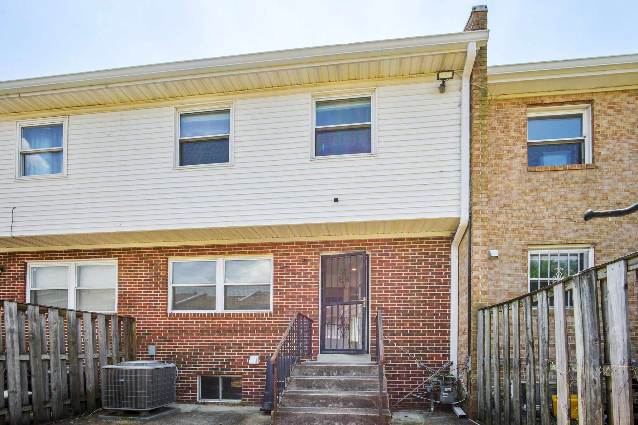Building Photo - 3019 Sunset Ln