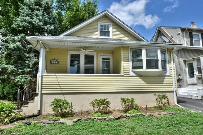 Primary Photo - 25 Minerva Ave