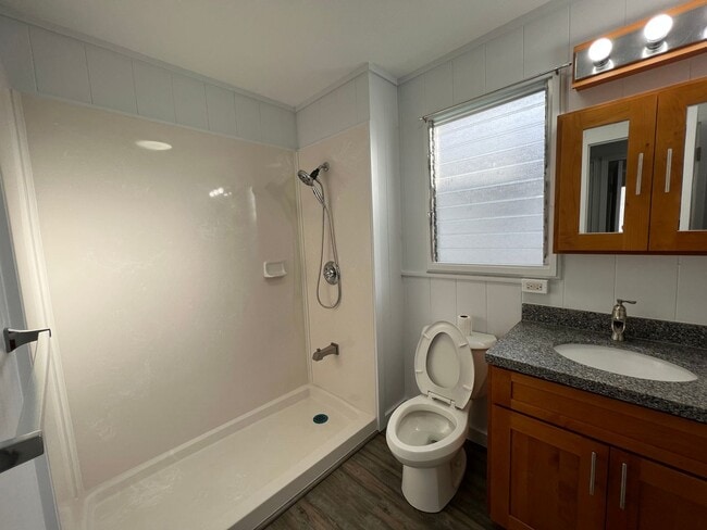 Building Photo - 3046C Harding Ave