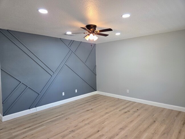 Building Photo - 3150 Emerson Ave S