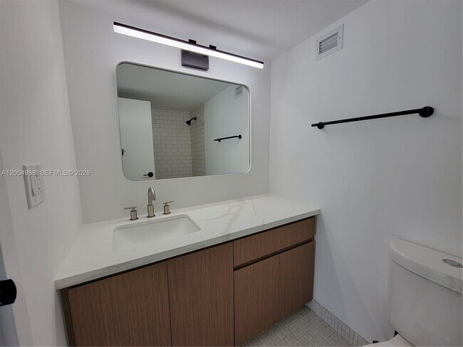 Building Photo - 2655 Collins Ave