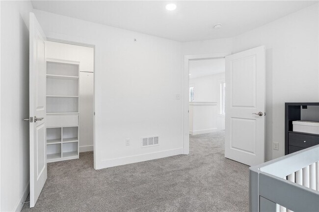 Building Photo - 4009 Cottage Wy