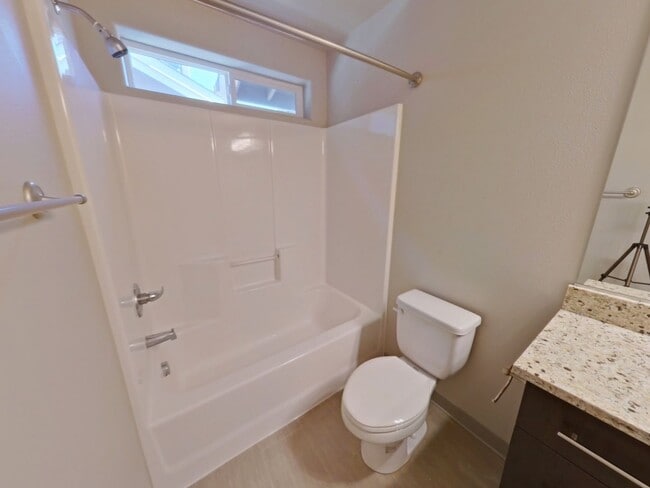 Building Photo - 335-337 NW 18th St.