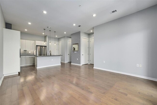 Building Photo - 207 W Johanna St