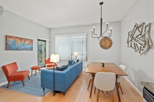 Building Photo - 889 Date St