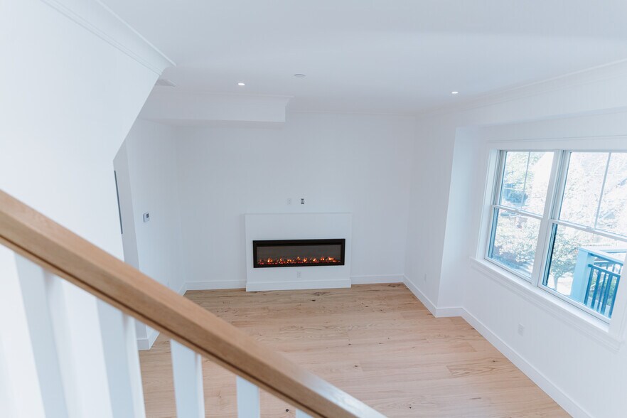 Building Photo - 5 Thurston St