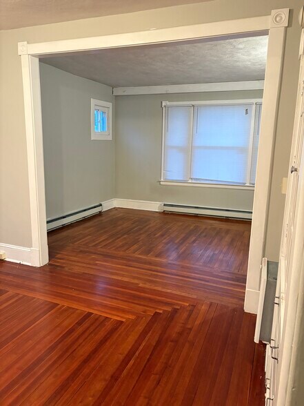 Building Photo - 25 Wellington St