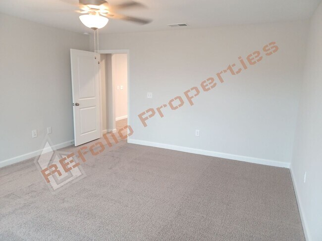 Building Photo - Lovely 4 Bedroom, 3 Bath Single-Family Home w/1st FL Guest Suite & 2 Car Garage in Sierra Heights...