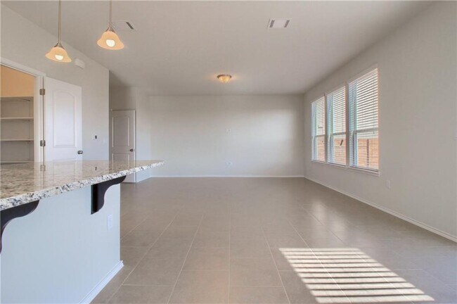 Building Photo - 13909 Osmarea Dr