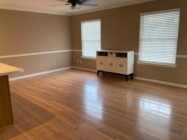 Building Photo - 301 Flagstone Dr