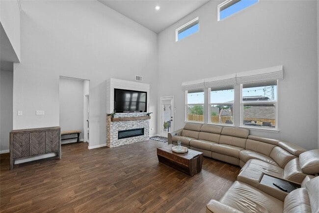 Building Photo - 314 Apache Plum Dr