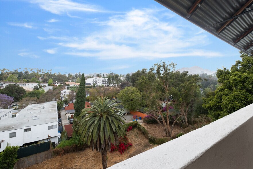 Building Photo - 2065 Ivar Ave