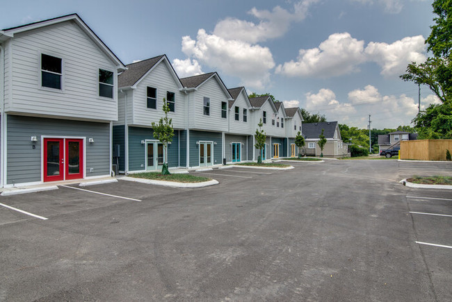 Building Photo - East Nashville Townhouse!