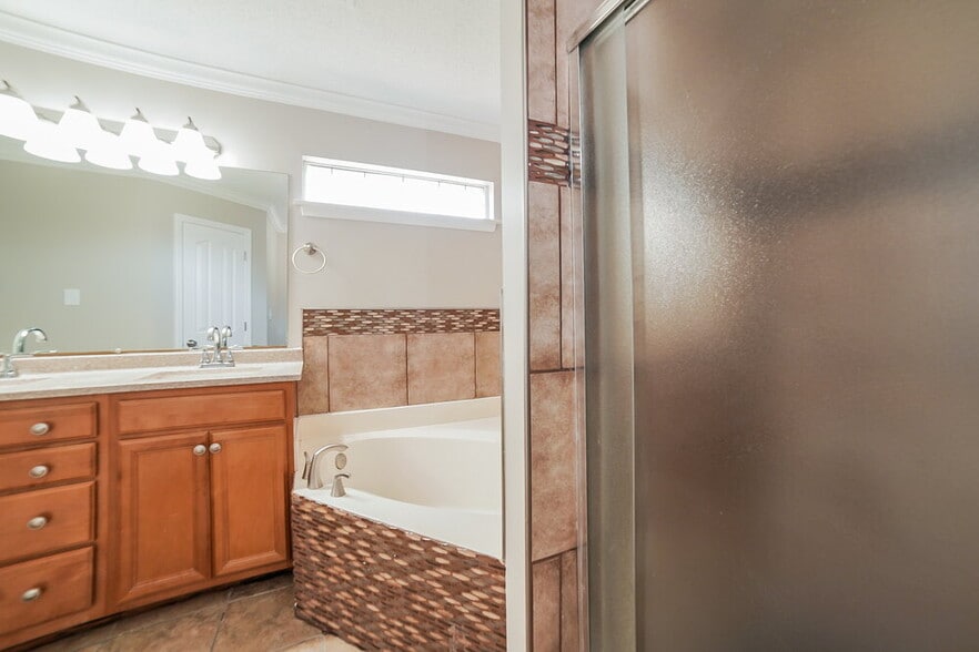 Building Photo - 5696 Nichols Dr