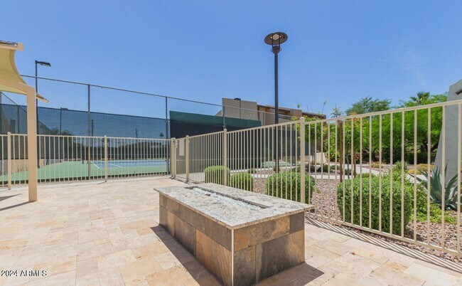 Building Photo - 8055 Thomas Rd