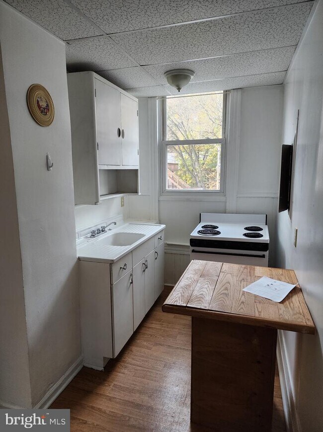 Building Photo - 15 N Washington St