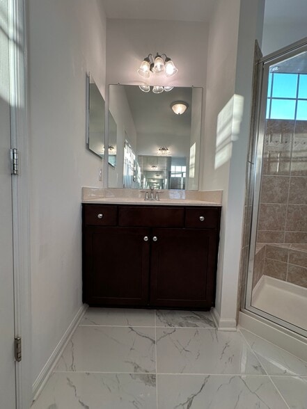 Building Photo - 9075 Alexander Way