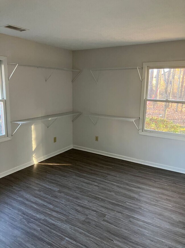 Building Photo - Charming  Duplex in Mooresville