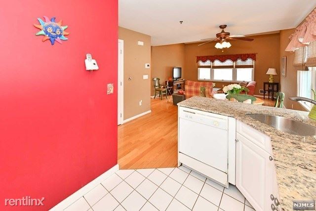 Building Photo - 2 br, 2 bath Condo - 101 Royal Ave