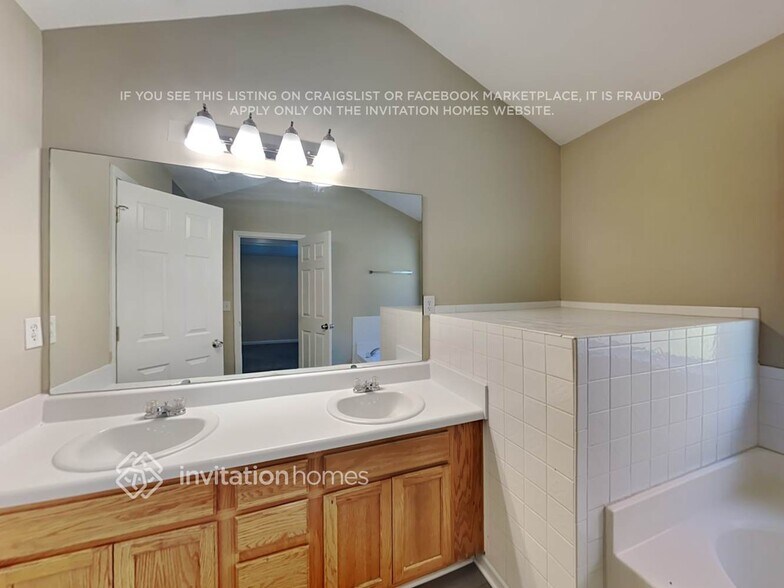 Building Photo - 1594 Stephens Pond View