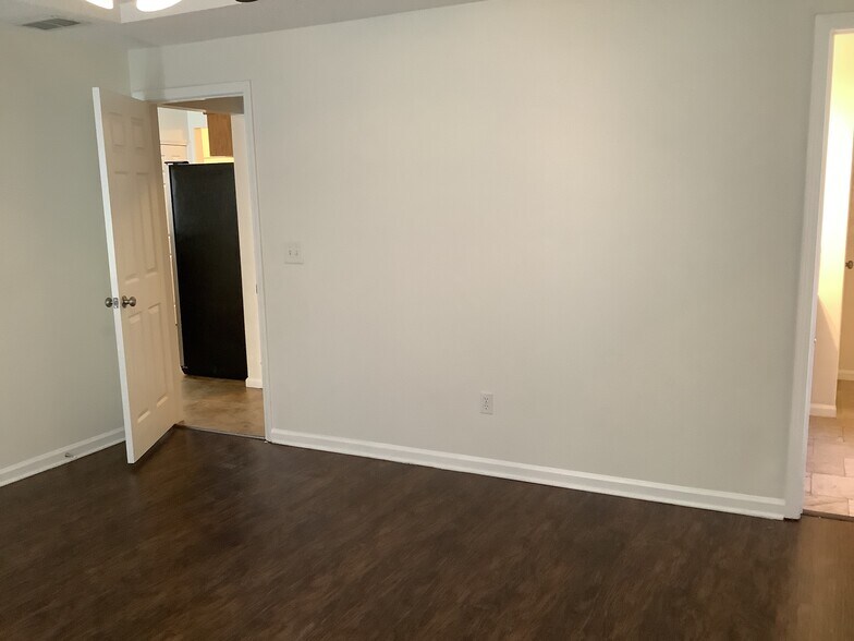 Building Photo - 3365 Shelley Dr