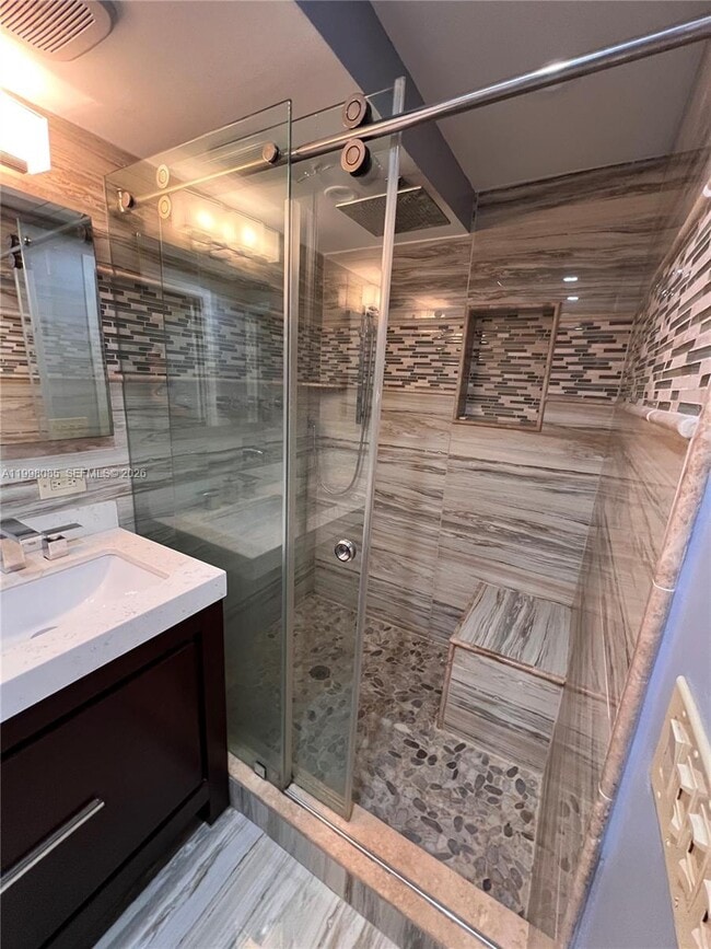 Building Photo - 1750 James Ave