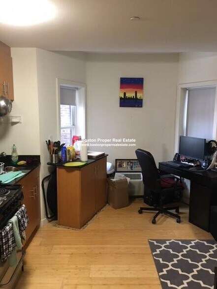 Building Photo - 461 Park Dr