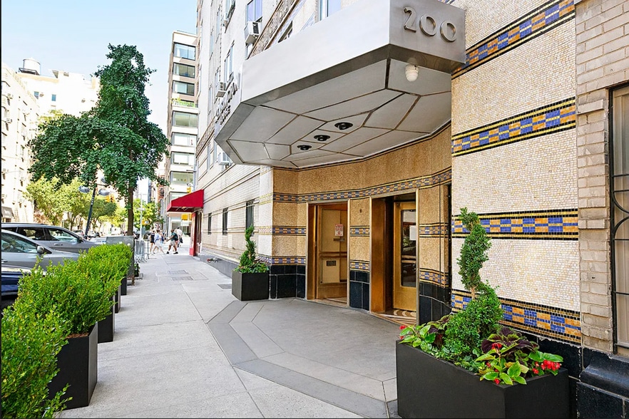 Building Photo - 200 W 20th St