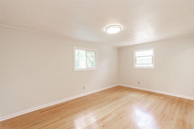 Building Photo - 601 Broce Dr