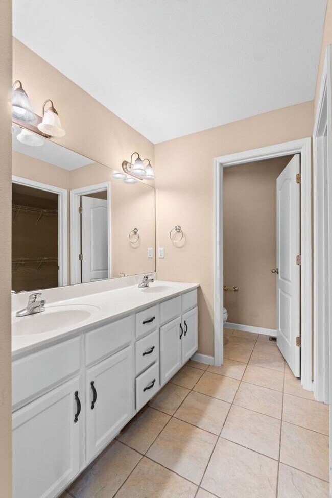 Building Photo - 2862 Larkspur Ct