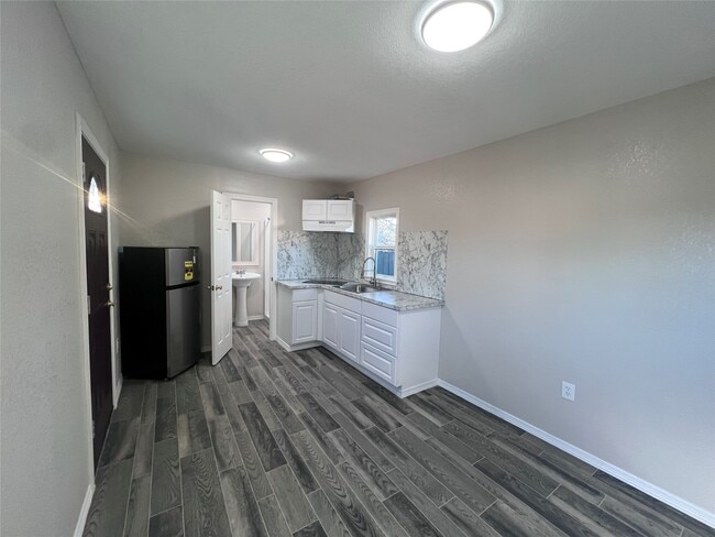 Building Photo - 10519 Silver Oak Ln