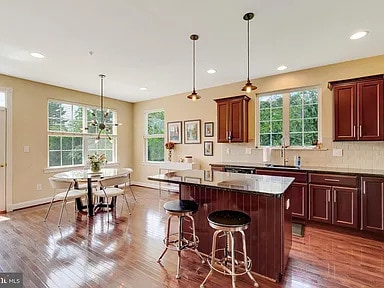 Building Photo - A stunning end-unit carriage home with an ...