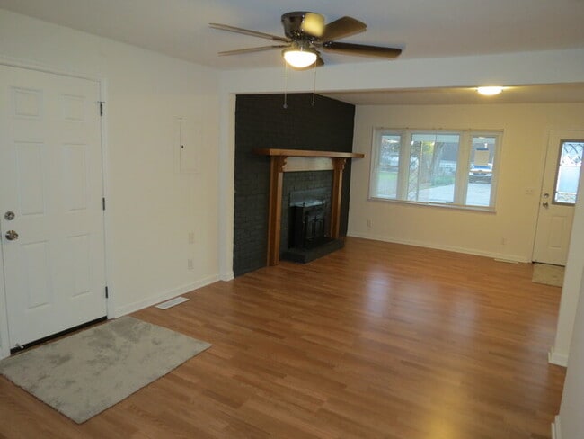 Building Photo - 1680 Hillcrest Ave