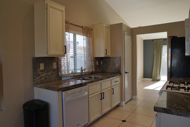 Building Photo - 82381 Grant Dr