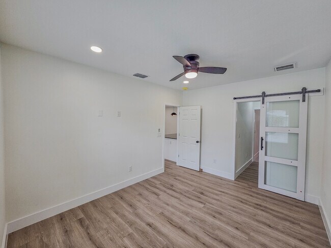 Building Photo - 701 W Plaza Pl