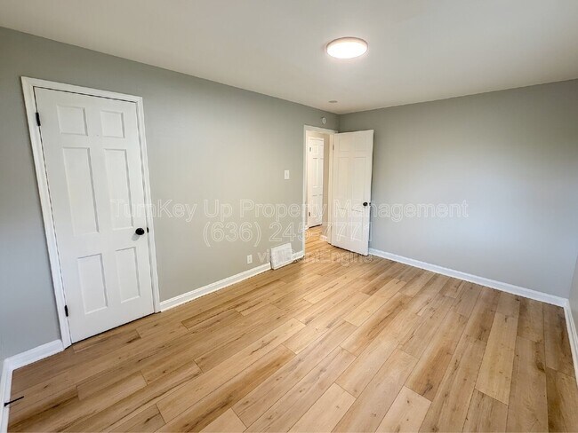 Building Photo - 7724 Monroe Dr
