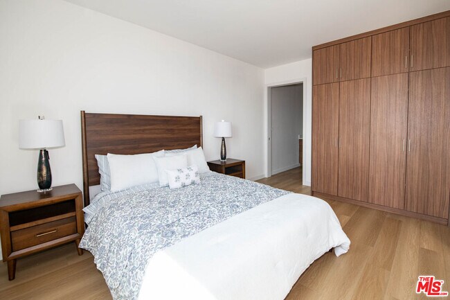 Building Photo - 2853 West Blvd