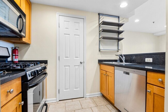 Building Photo - 920 Jefferson St